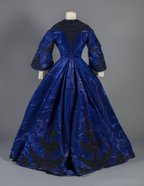 Visiting dress ca. 1868From the Maryland Center for History and Culture