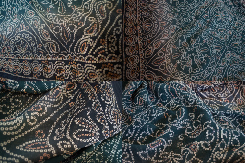 doubleadrivel:designedtoseduce:zessinna-saris:Dark green georgette fabric with the white and yellow 