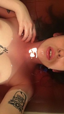 amethystbruises:  i love feeling like im bathing in the blood of my enemies (bath bomb is lord of misrule from lush)