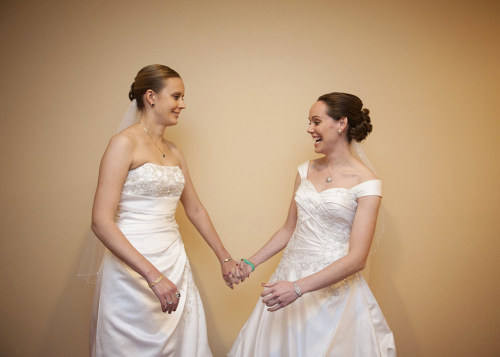 crazyress:  buzzfeed:  This photo series of brides seeing their brides for the first time might make you cry in the best possible way.  this made me really happy 