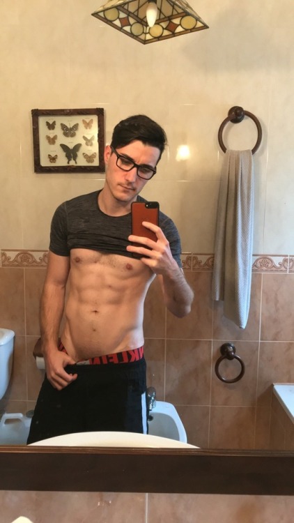 travisthewhore: After workout Snapchat selfie @travisthewhore is a hot nerd.