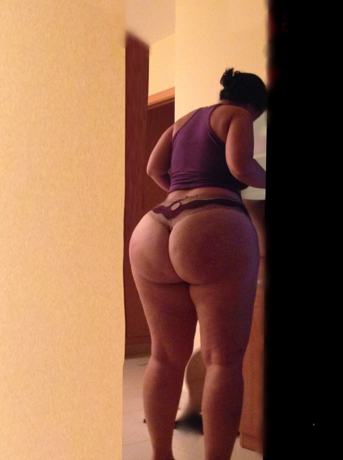 thickbootymagazine:  😲😲😲 one of the biggest ass ever