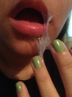 mydischargepics:  mmm it looks so yummy! It should taste so good! More pics of girl licking grool here on my blog: http://mypussydischarge.blog.fc2.com/blog-category-5.html