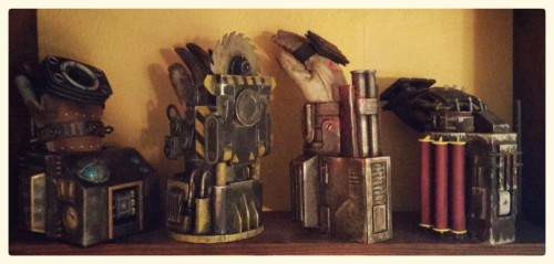 fallout-news: falloutaddicted: dearfallout4diary: l1b3rtyprime: My Fallout collection as it sits aft
