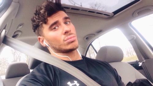 idashur: frankievc:  Wireless headphones broke  Not a great workout I ate a cookie  But it’s a good day.  DREAM BOY RIGHT HERE 