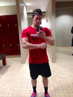 Dat shirt tight pump.