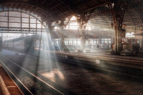 steampunktendencies:Vitebsky Railway Station, Saint Petersburg, Russia  