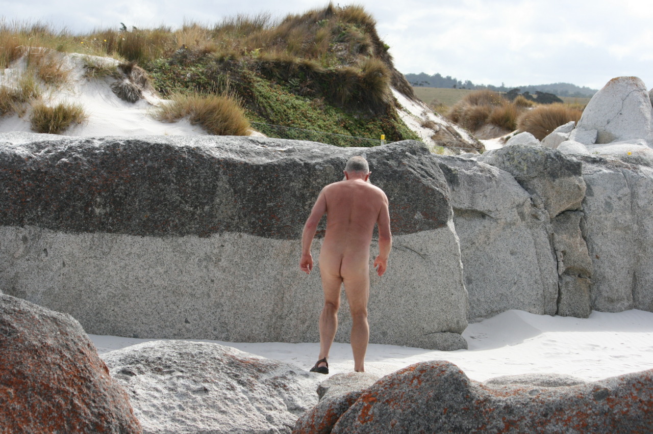 naturbear:  nudistpete:  The sand is like chalk at the Gardens, Bay of Fires.  WOOF