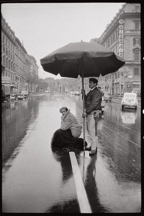 gacougnol:Anita EkbergOn the set of La Dolce VitaFellini 1962