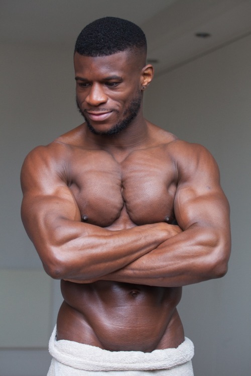 londfoto:Daniel: black Adonis, from recent adult photos