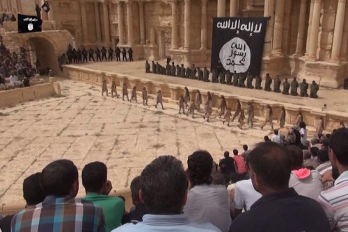 pucks-and-trucks: fnhfal:  Islamic state mass execution in the Roman city of Palmyra.  Then Russians