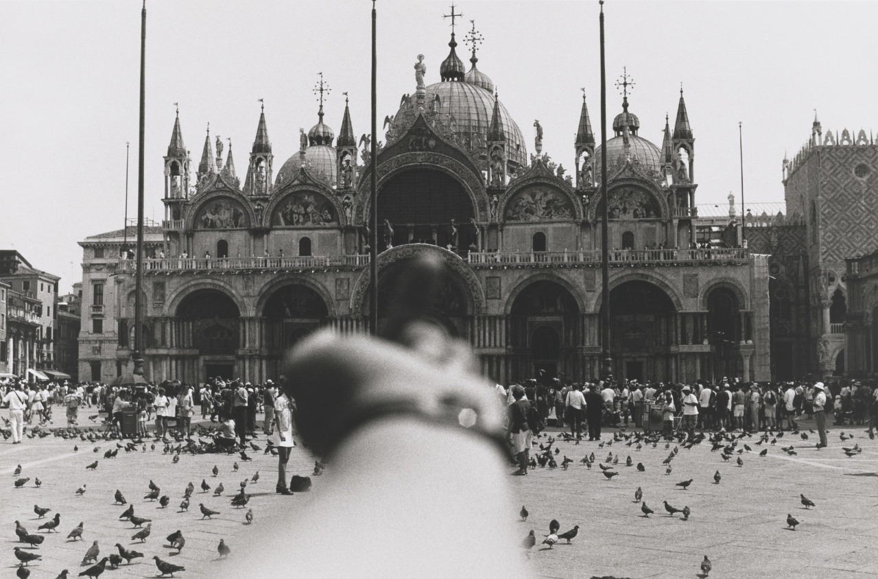 umbrellavein:  Ai WeiweiStudy of Perspective1995-2003