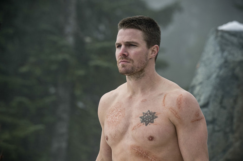 face-to-face meeting between Oliver Queen (Stephen Amell) and Ra’s al Ghul (Matt Nable) – and based on these photos, it looks like it involves snow, swords and no shirts. (X) 