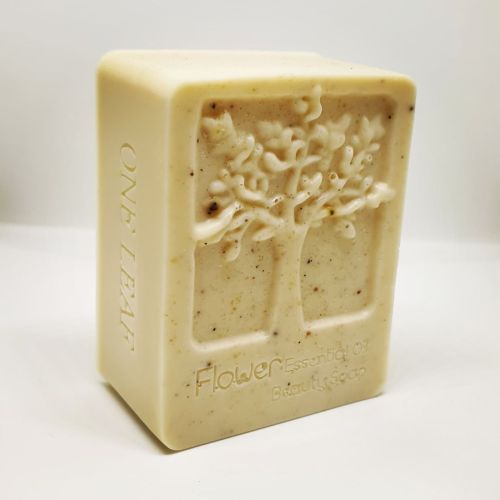 olive-soap: صابون اللبان مع ألوفيرا Frankincense soap with aloe vera للإستفسار من خلال الواتساب 0096