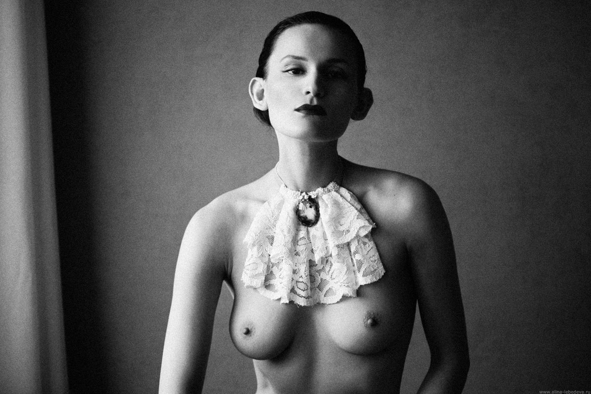 very classic beauty:Olya Miromanova.best of erotic photography:www.radical-lingerie.com