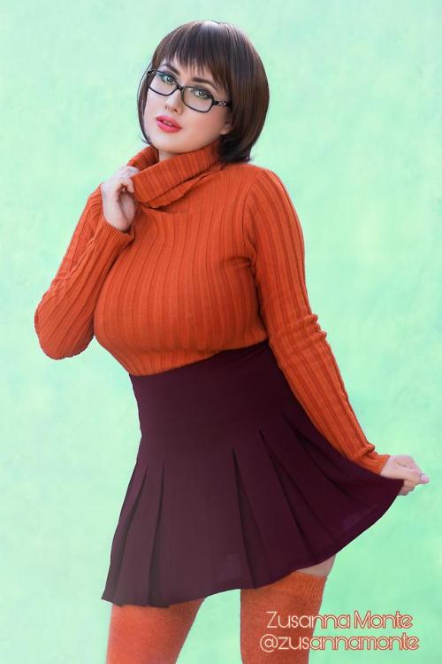 cutegeekygirls: (SELF) Zusanna Monte as Velma Dinkley from Scooby-Doo Source: Cute Geeky Girls