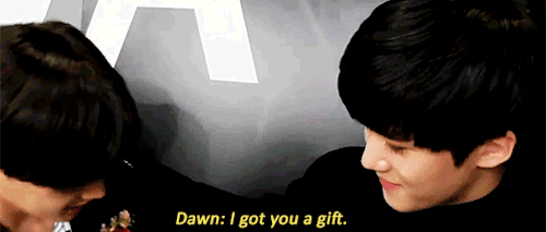 yeo1:Yan An giving his gf Dawn a kiss