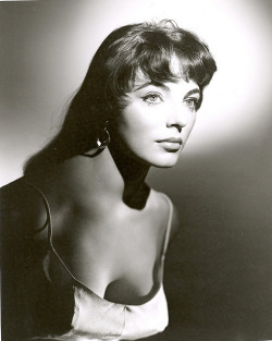  Joan Collins 