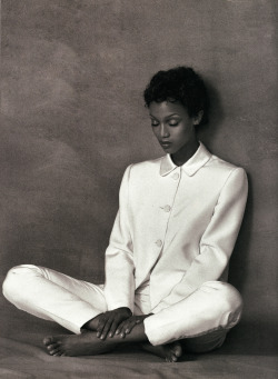 90s-wear:  Tyra Banks, 1994 