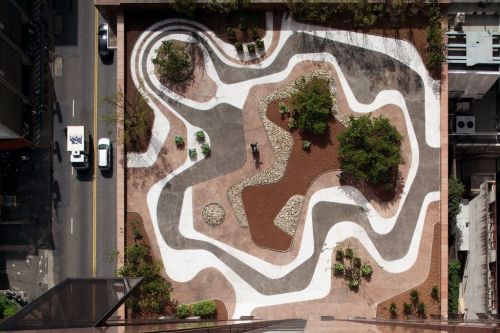 jeroenapers:  De minerale daktuin van de Banco Safra  in Sao Paulo, een ontwerp van Burle Marx. 