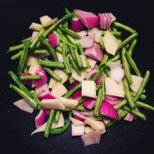 Pretty morning colors in the pan #learningtocook #kohlrabi #vegetarian #veggielife #vegetariancookin