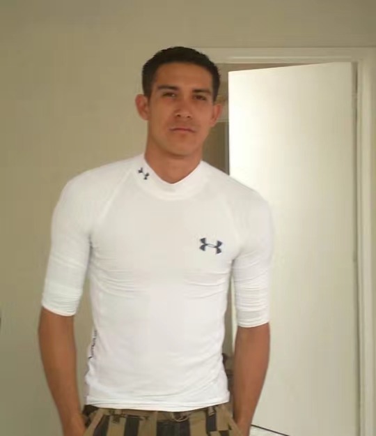 alfredoquiereleche:  Militar cachondo