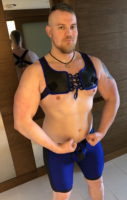 bearconcentrate: Logan is looking pretty amazing in his gridiron gear pre Folsom… http://glink.me/gridiron 