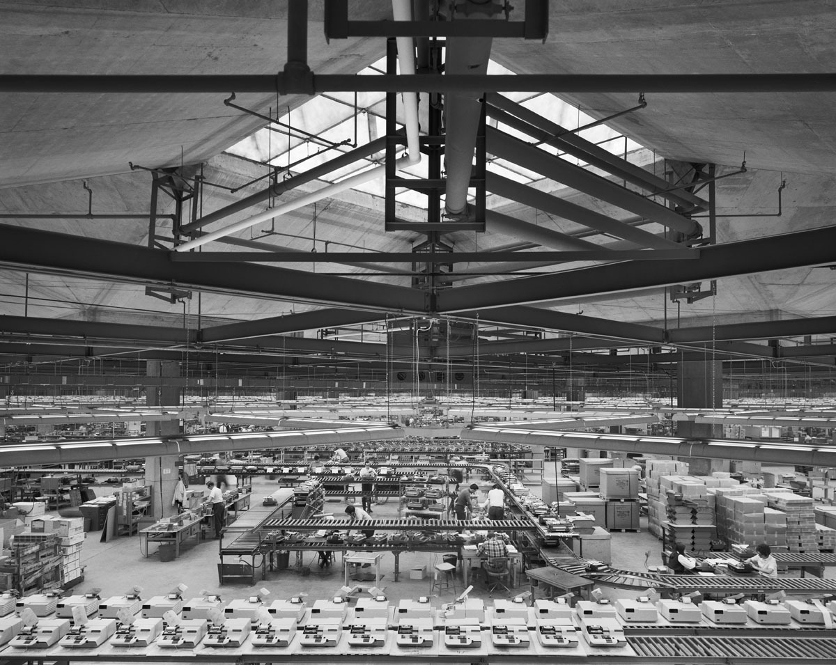 Olivetti Underwood Factory in Harrisburg Pa., by Louis Kahn, 1969. (via Recording Modernism: The Work of Ezra Stoller)