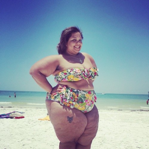 planetofthickbeautifulwomen:  Jessica AKA Ms HoneyRayne wearing a Fruit Frenzy Swimsuit by Forever 21 
