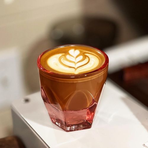 Friday free pour @notneutral Vero Cortado Rose. . . . . #coffee #latteart #latte #coffeetime #coffee