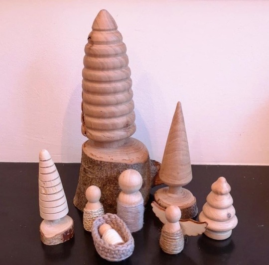 catheruin:  calmer-chameleon:   Just saw this abstract nativity set unironically posted on instagram by some craft lady    Ah yes, the traditional 7 buttplugs of xmas 