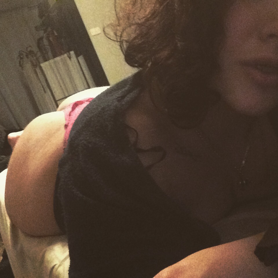 p-uss:  He called me thick  I told him to tell me a new story.💁🏻