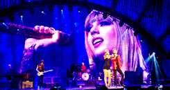 taylorsswift:Taylor Swift preforms with The Rolling Stones 