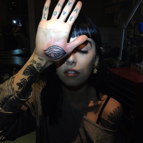 justanothertattoo-blog:  Hannah Snowdon-Sykestattoo blog