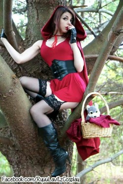 xcosplaygirlsx:  Visit wonderland.sexy