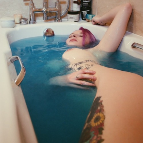 Sex lost-lil-kitty:  She is a mermaid, but approach pictures