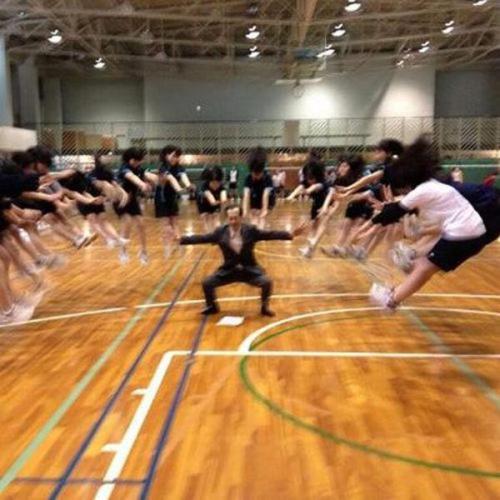 the-great-and-powerful-satsuki:tiralatele:Ir a clase en Japón es otra cosaJapan be on some ne