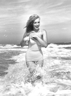 perfectlymarilynmonroe:  Marilyn photographed by Andre De Dienes, 1949   I really miss her