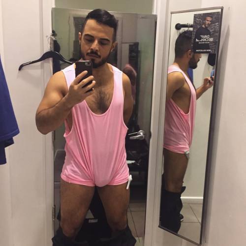 absoto:  I accidentally came across this pink tank at H&M and decided it would be perfect for the #QUEENDADDY video shoot 🎀