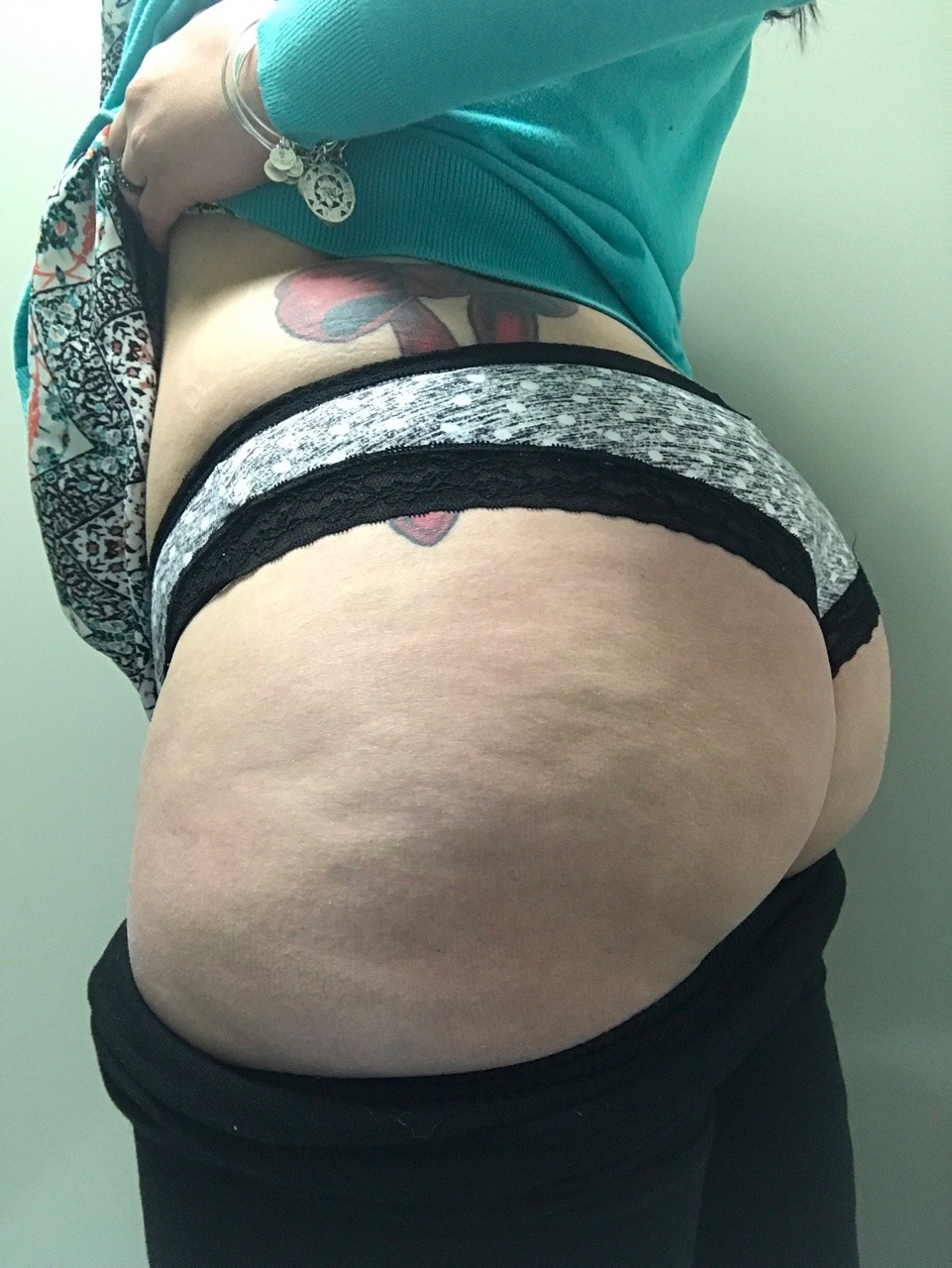 neverxxenough:  I don’t match today. Butt, whatever. 🙃