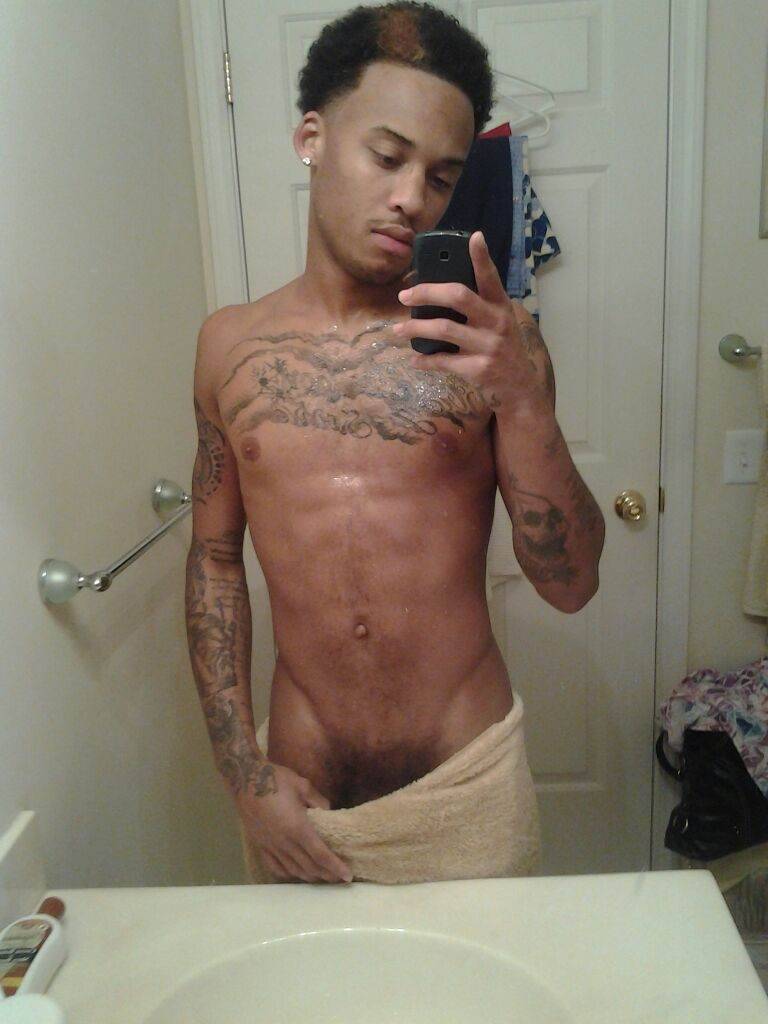 mekastar1:     Sexy ass dude got a nice dick too  