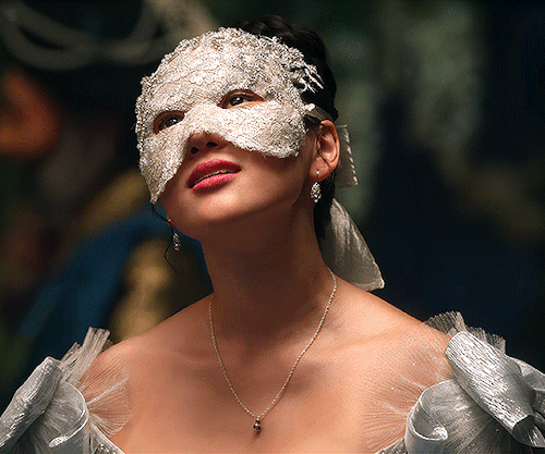 Sophie Baek and Benedict Bridgerton at The Masquerade Ball