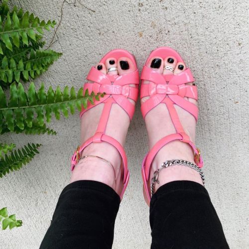 @ysl Tributes in pink#ysl #yvessaintlaurent #ysltribute #sandals #highheels #heels #toes #anklets #p