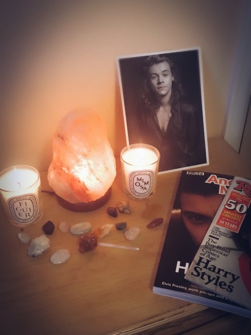 harrysaliengirlfriend: harrysaliengirlfriend: My altar for tickets tomorrow morning…not taking any c