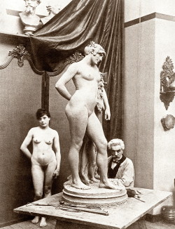 books0977:  Jean-Léon Gérôme dans son atelier-hôtel particulier - 6 rue de Bruxelles - près de la place de Clichy, Omphale la statue, et Emma le modèle.Gérôme produced a group of painted and photographic self-portraits depicting himself at work