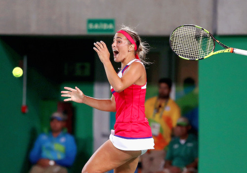 oliviergiroudd:  Monica Puig wins the Women’s tennis event at Rio 2016, earning