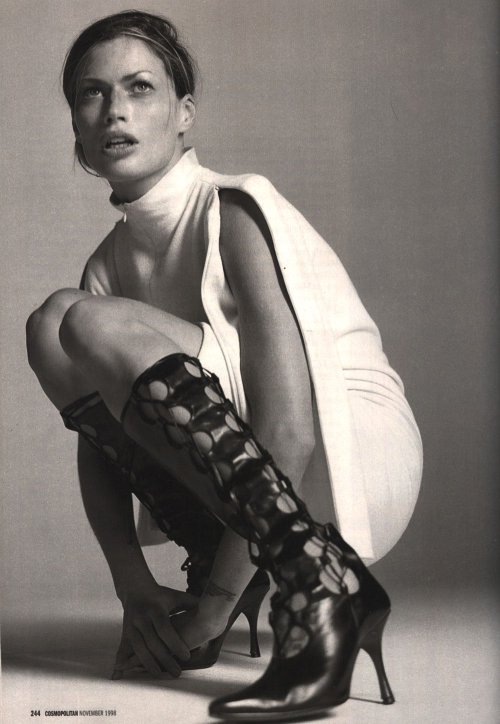 a-state-of-bliss:Cosmopolitan US Nov 1998 - Carre Otis by Tiziano Magni Dress by Costume National. B