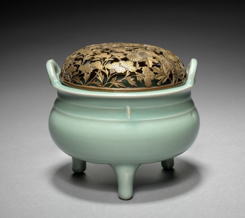 cma-japanese-art: Incense Burner, late 1800s, Cleveland Museum of Art: Japanese ArtThis incense burn