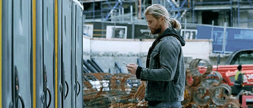 Thor: Ragnarok (alternate/deleted Scene) X