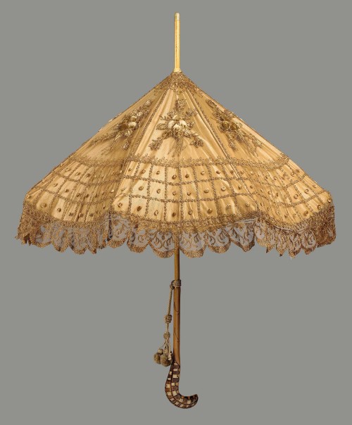 ephemeral-elegance:Lace and Chenille Embellished Parasol, ca. 1900via MFA